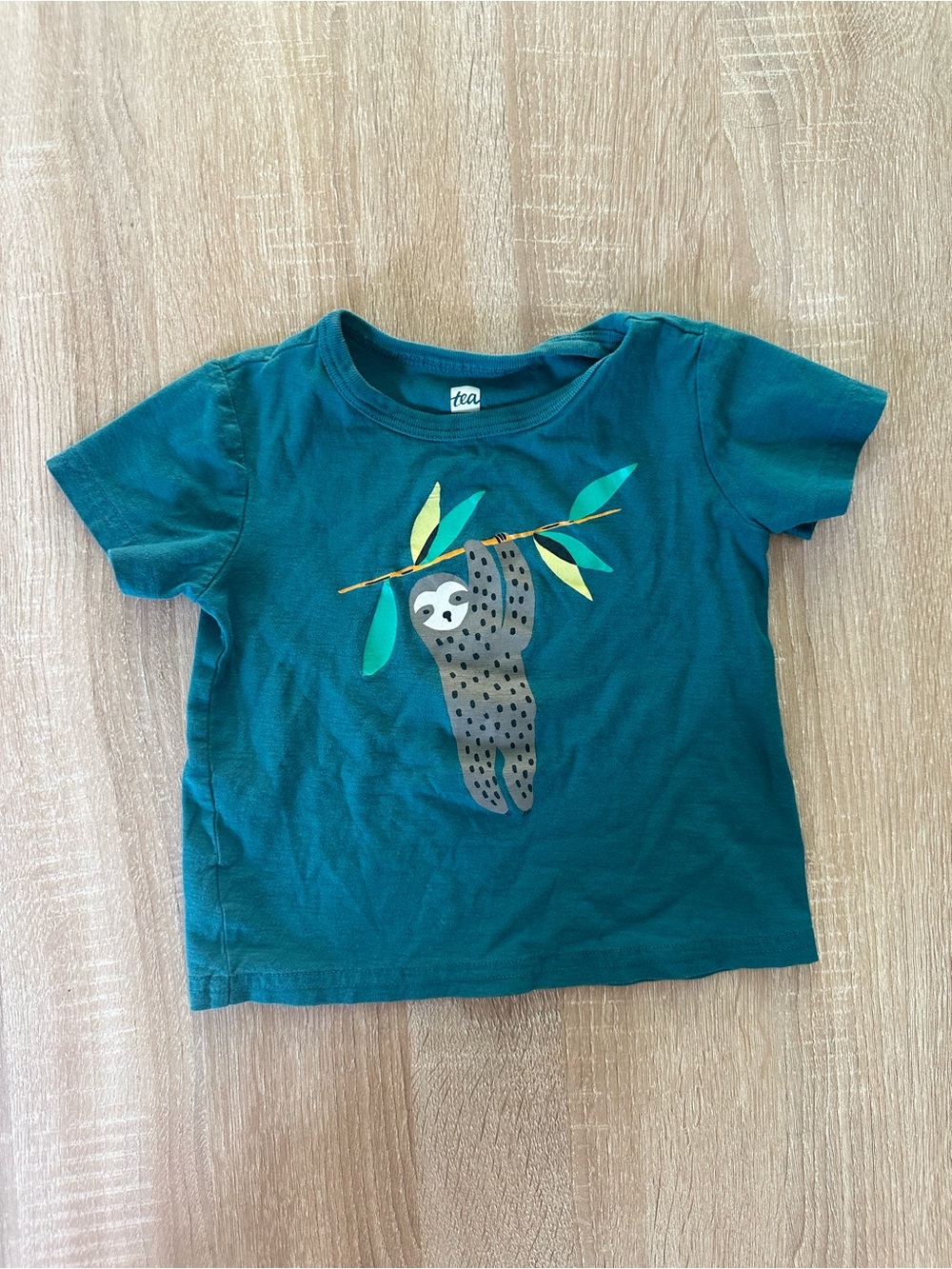 Tea Collection Teal Sloth Graphic shirt size 12-18 months